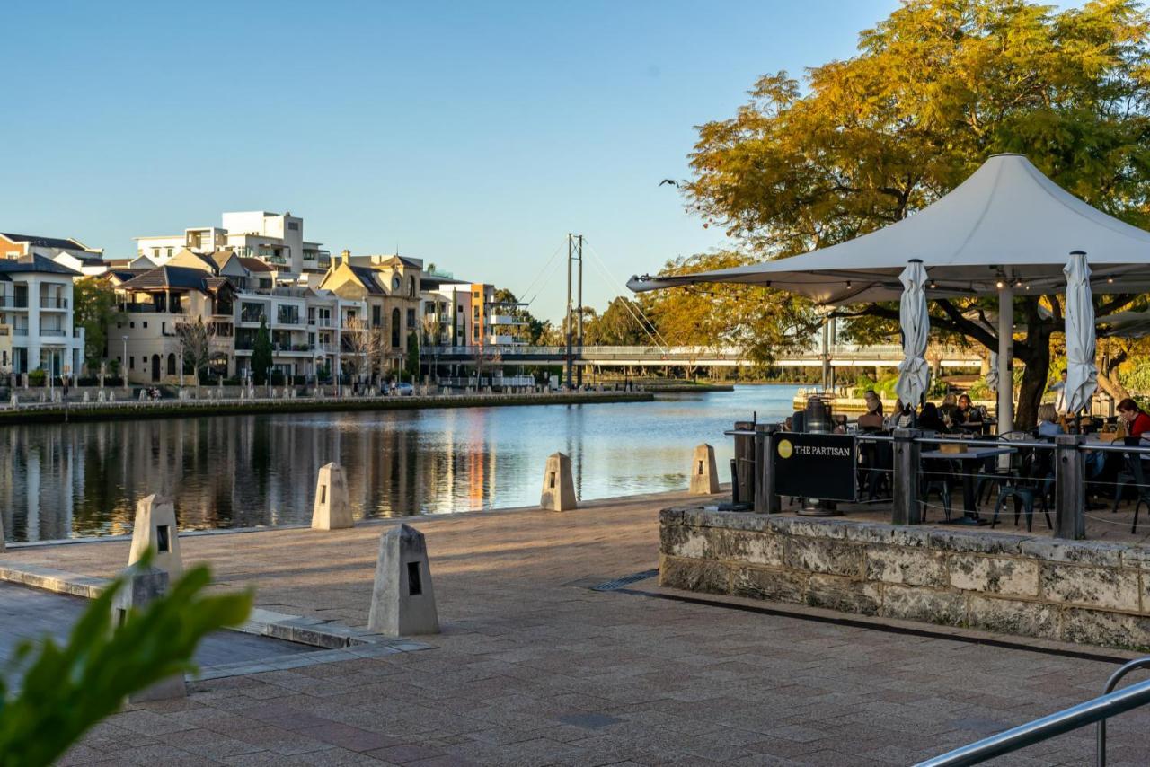 Riverside Panorama Spectacular Living Apartment *