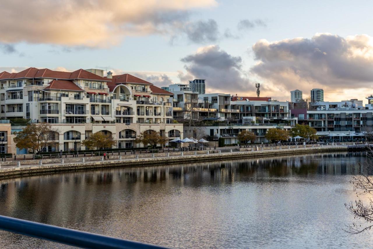 Riverside Panorama Spectacular Living Perth