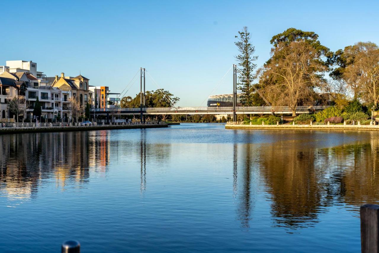 Riverside Panorama Spectacular Living Perth