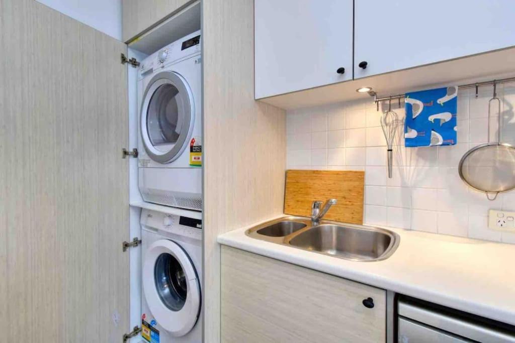Apartment Beautiful, Modern Seconds From