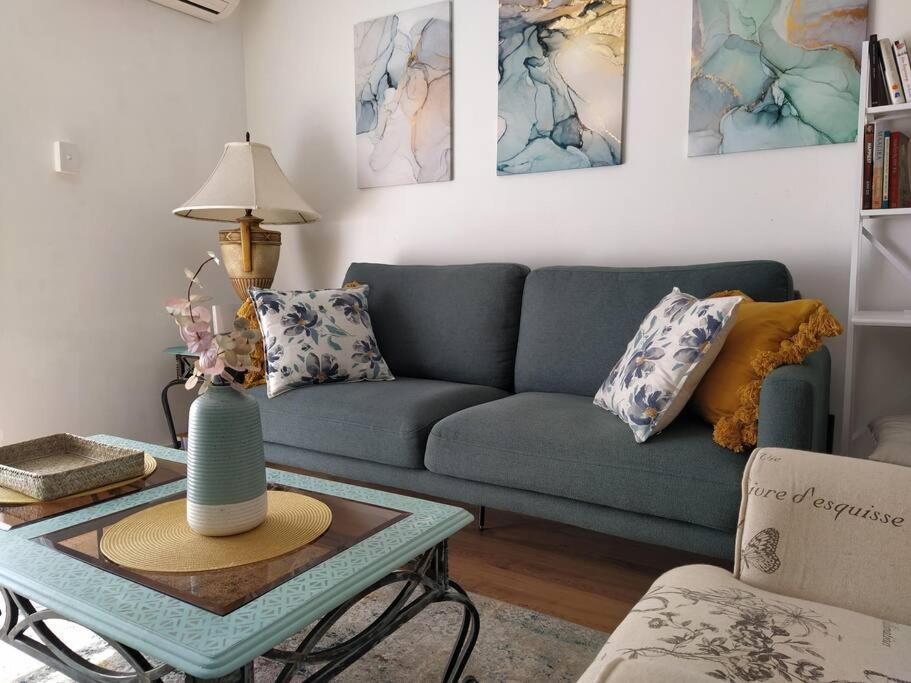 Simply Delightful Unit Close To Cbd And Apartment