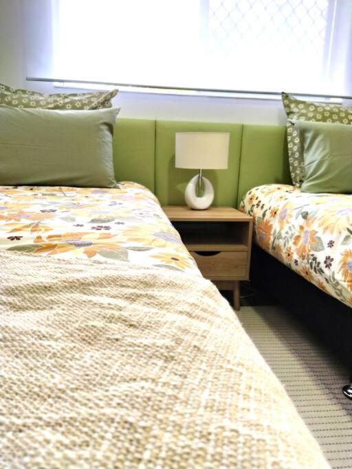 Simply Delightful Unit Close To Cbd And Apartment
