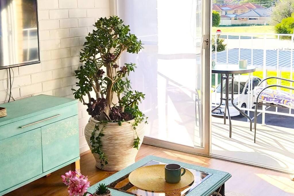Simply Delightful Unit Close To Cbd And