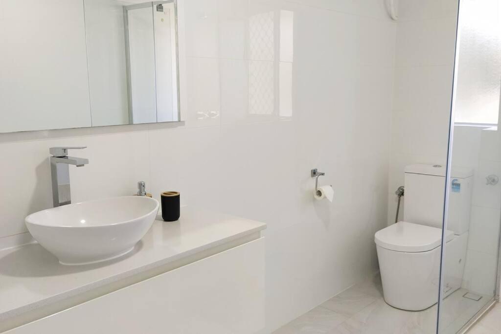 Simply Delightful Unit Close To Cbd And Apartment *