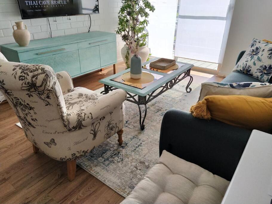 Simply Delightful Unit Close To Cbd And Apartment *