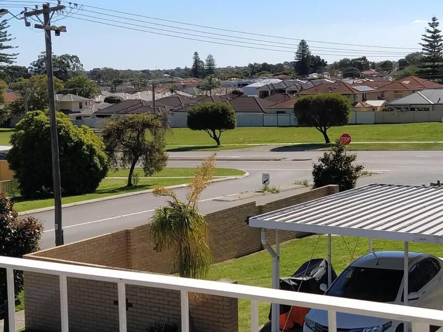 Simply Delightful Unit Close To Cbd And Apartment
