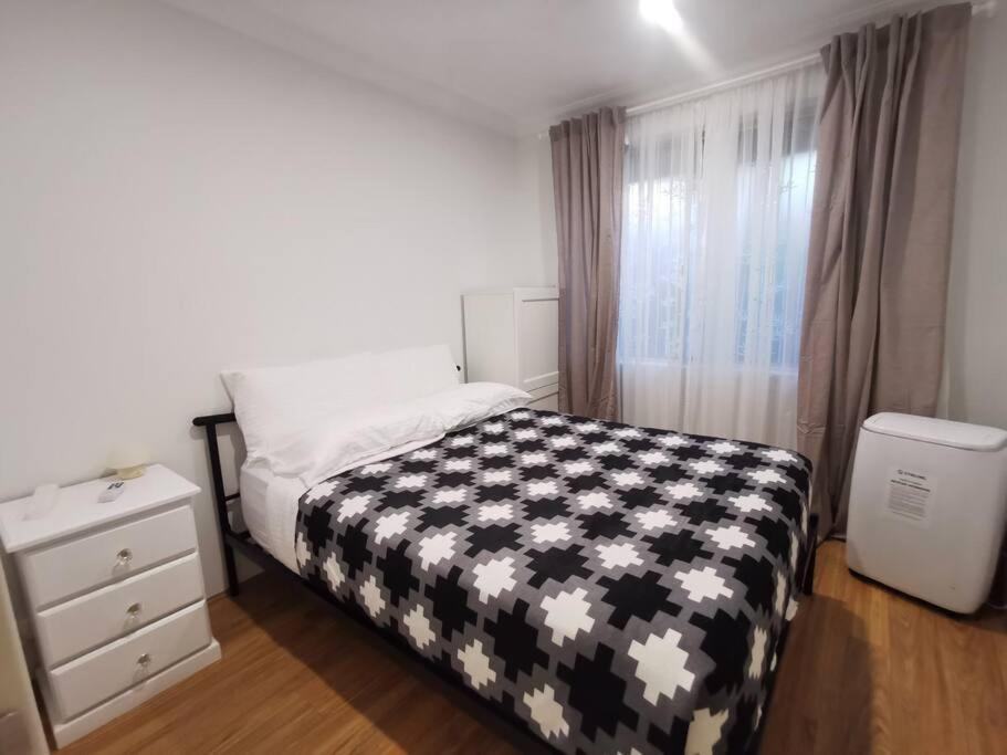 Casa de férias Entire House With 4 Bedrooms Fully Air Conditioned Perth