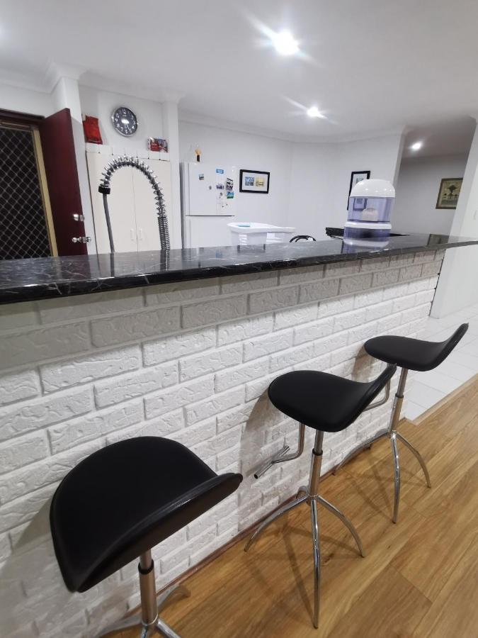 Casa de férias Entire House With 4 Bedrooms Fully Air Conditioned *