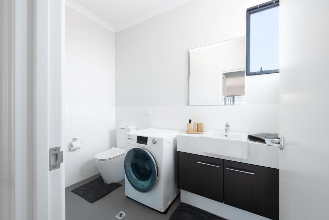 Minimalist Exec 2bdr Near River Perth
