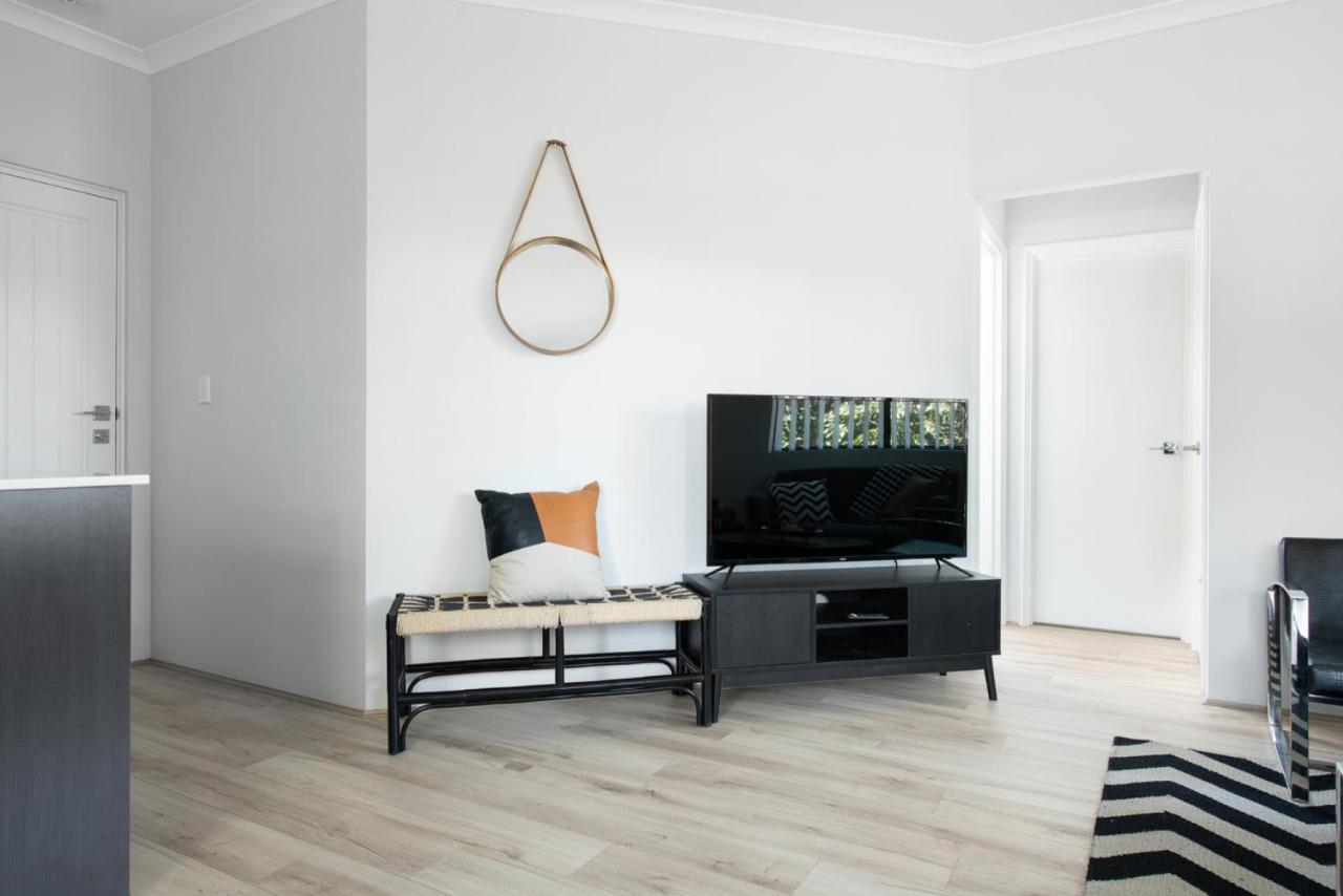 Apartment Minimalist Exec 2bdr Near River