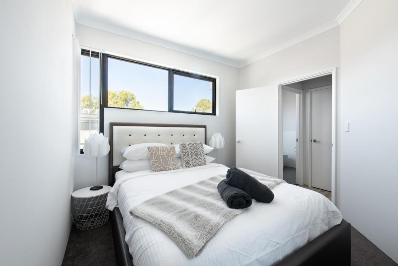 Minimalist Exec 2bdr Near River Apartment