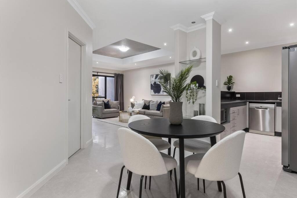 Luxury Retreat In The Heart Of Subiaco Apartment *