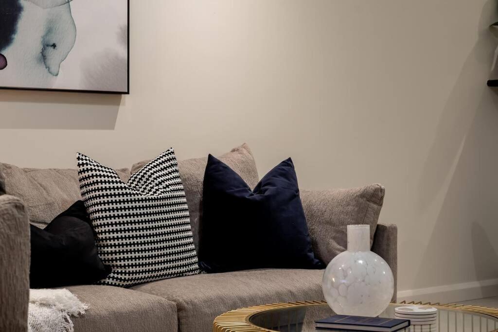 Luxury Retreat In The Heart Of Subiaco Apartment