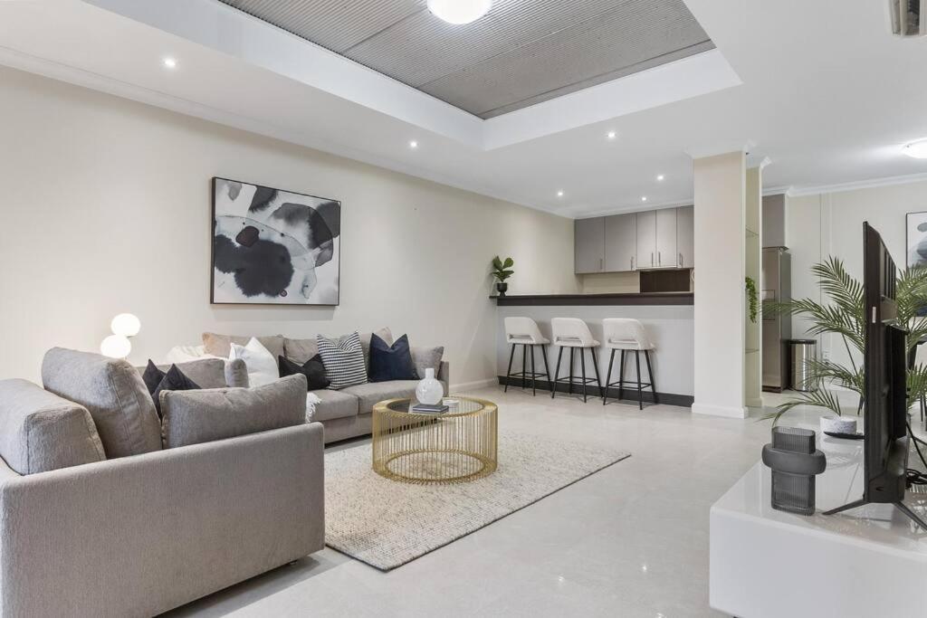 Luxury Retreat In The Heart Of Subiaco Apartment *