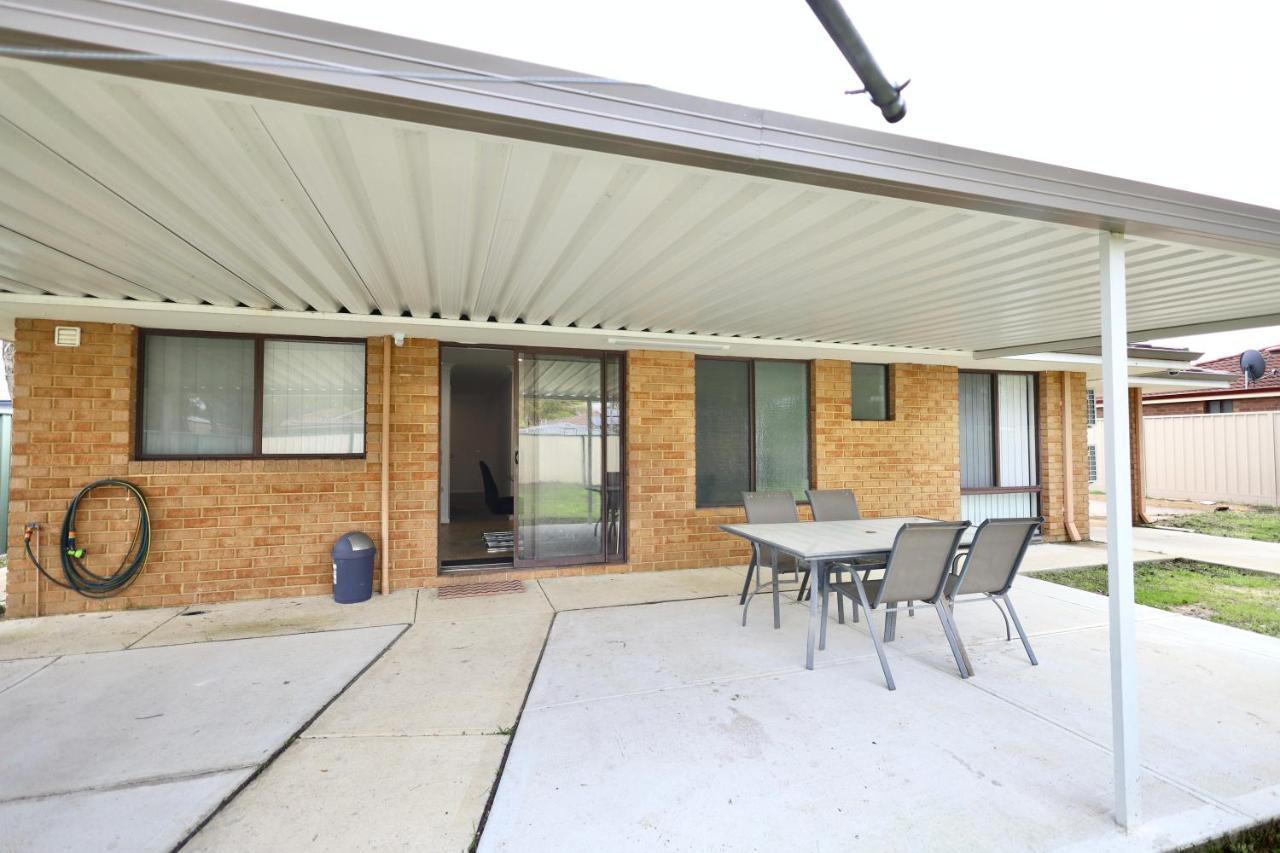 26 Simple Family Mirrabooka Sleeps 5 Perth