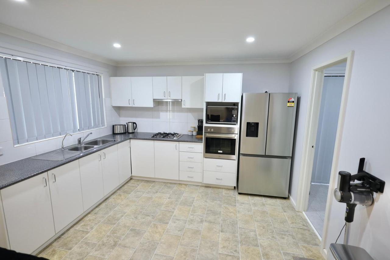 26 Simple Family Mirrabooka Sleeps 5 *