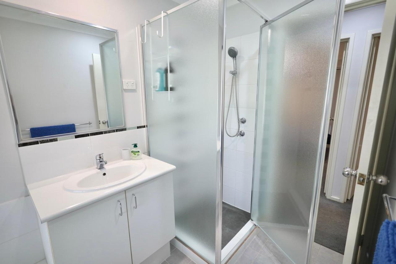 26 Simple Family Mirrabooka Sleeps 5 Holiday home *