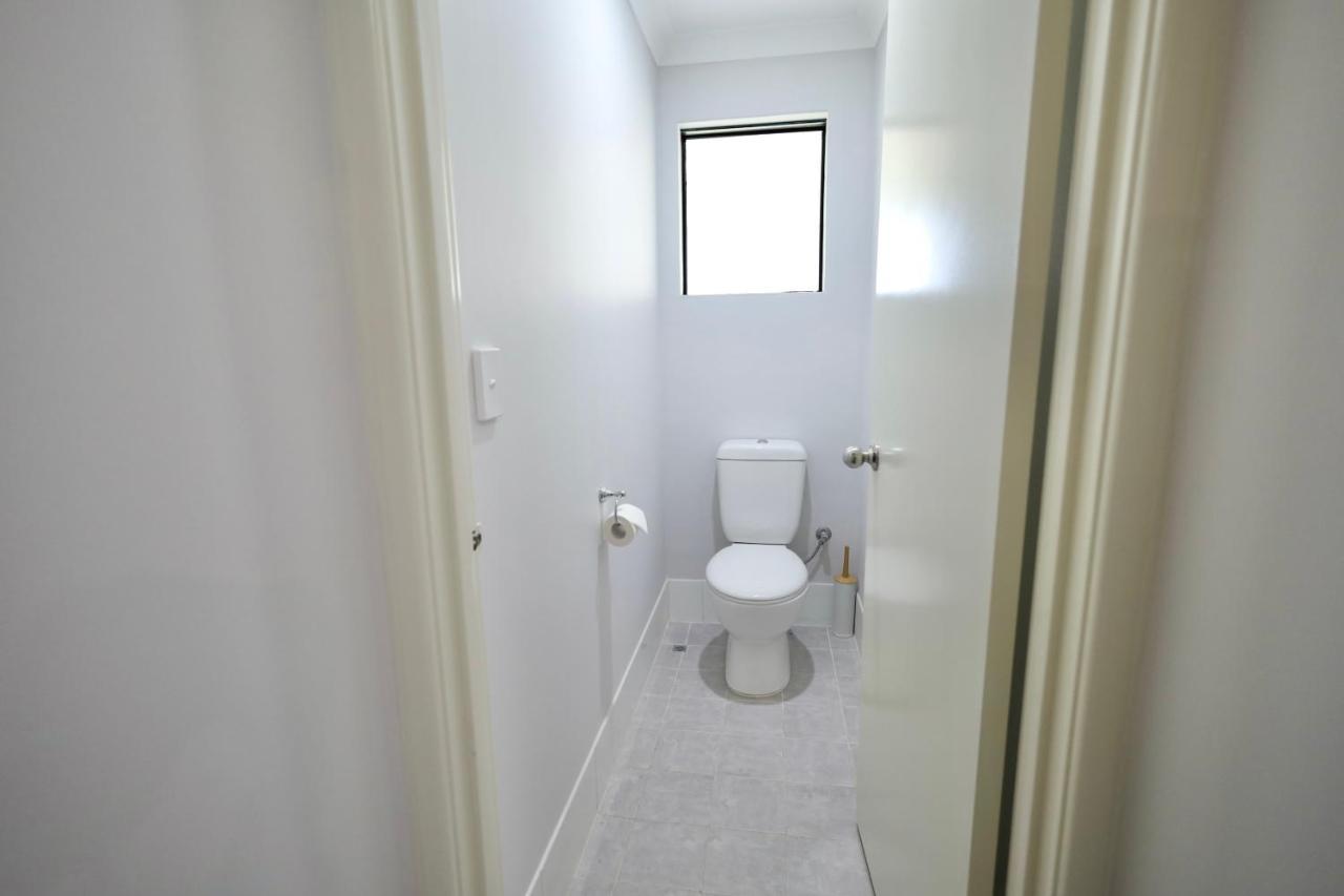 26 Simple Family Mirrabooka Sleeps 5 * Perth