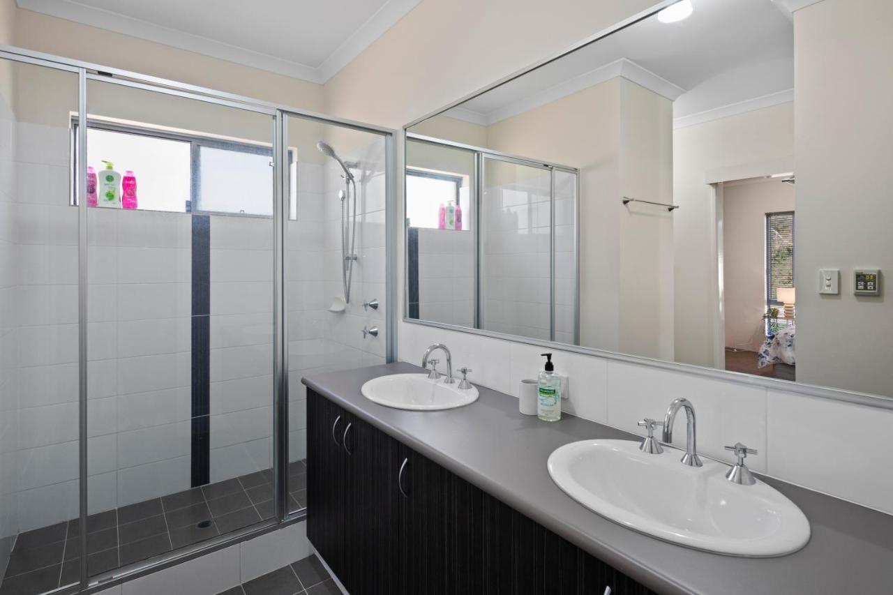 4 Comfy Spacious Family Rumah percutian Perth