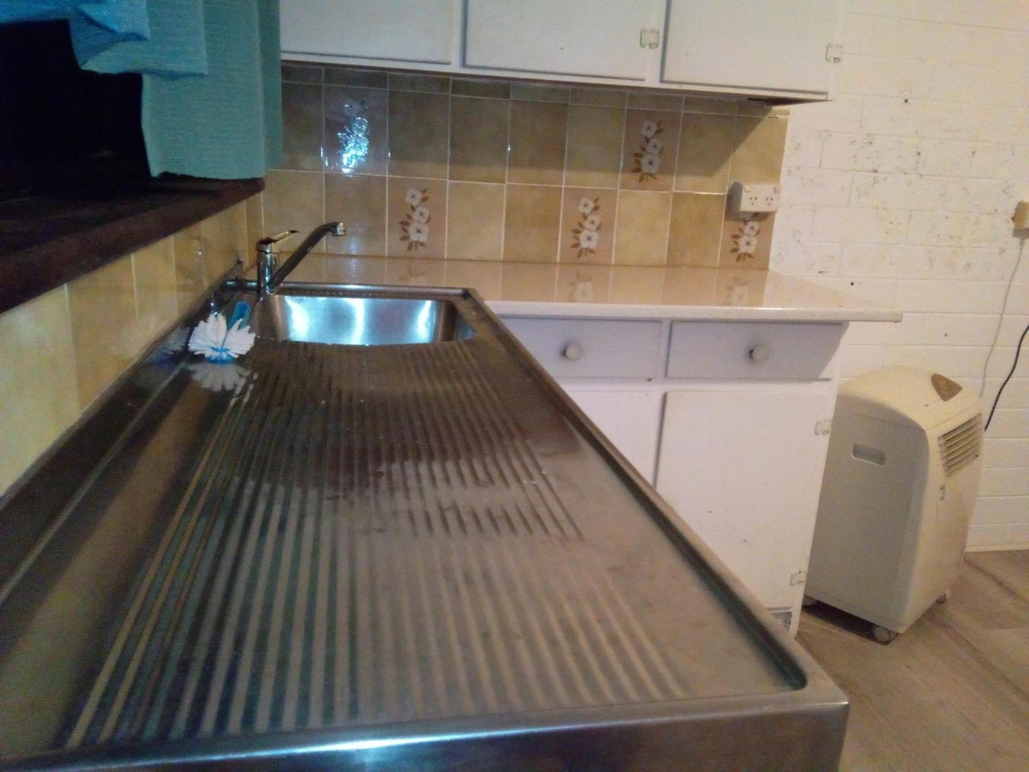 Guest house Upon Kenwick Station Perth