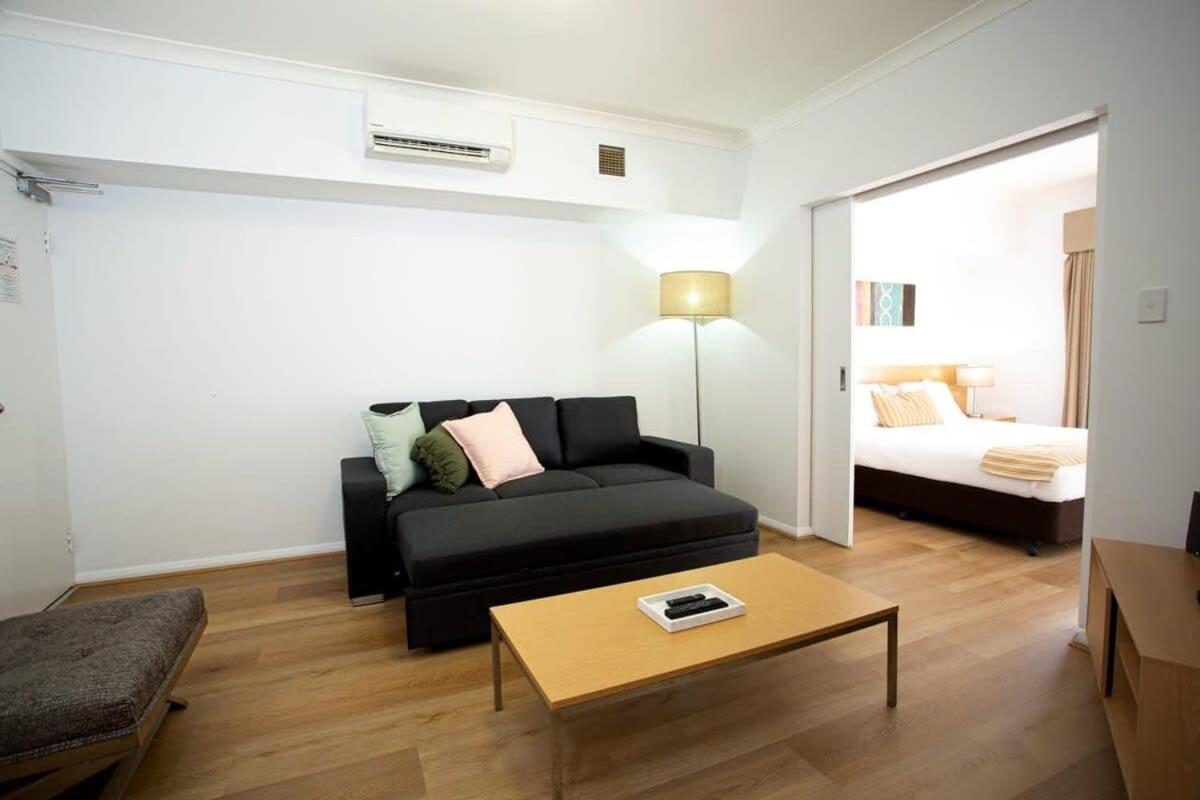 With Pool And Wifi * Perth