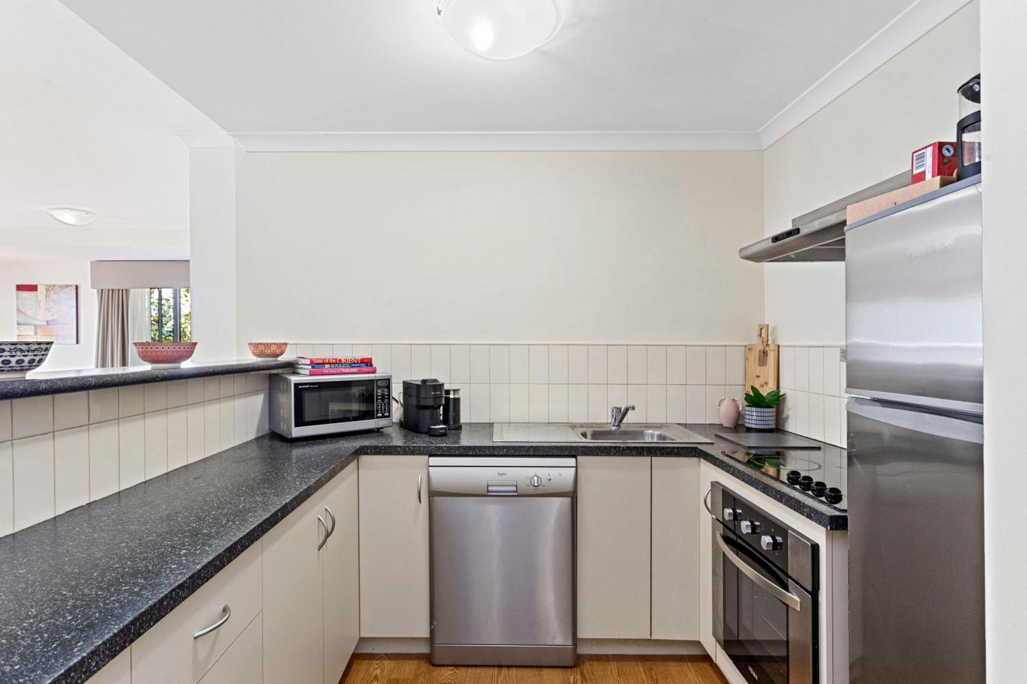 Apartment 2bdr 1bth - Street Magic *