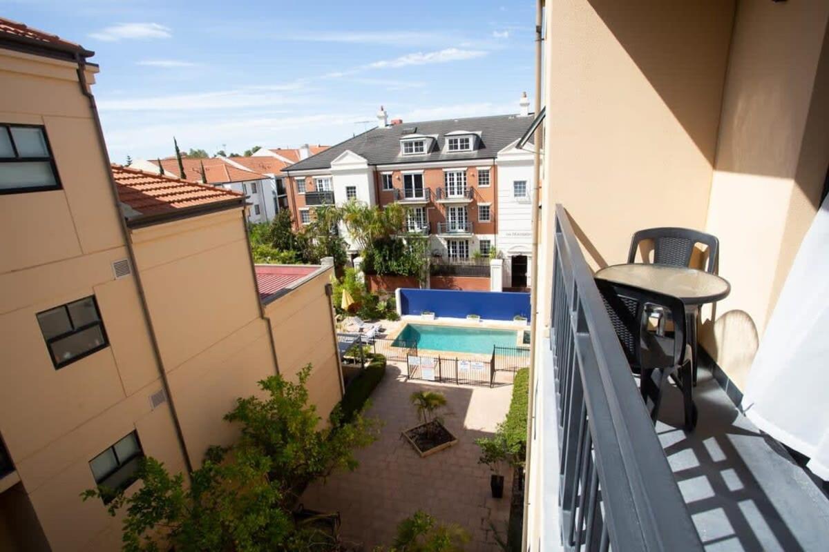 Apartment With Pool And Wifi Perth
