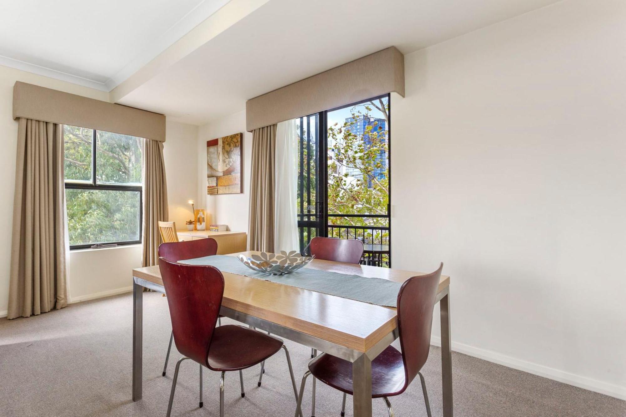 Apartment 2bdr 1bth - Street Magic *