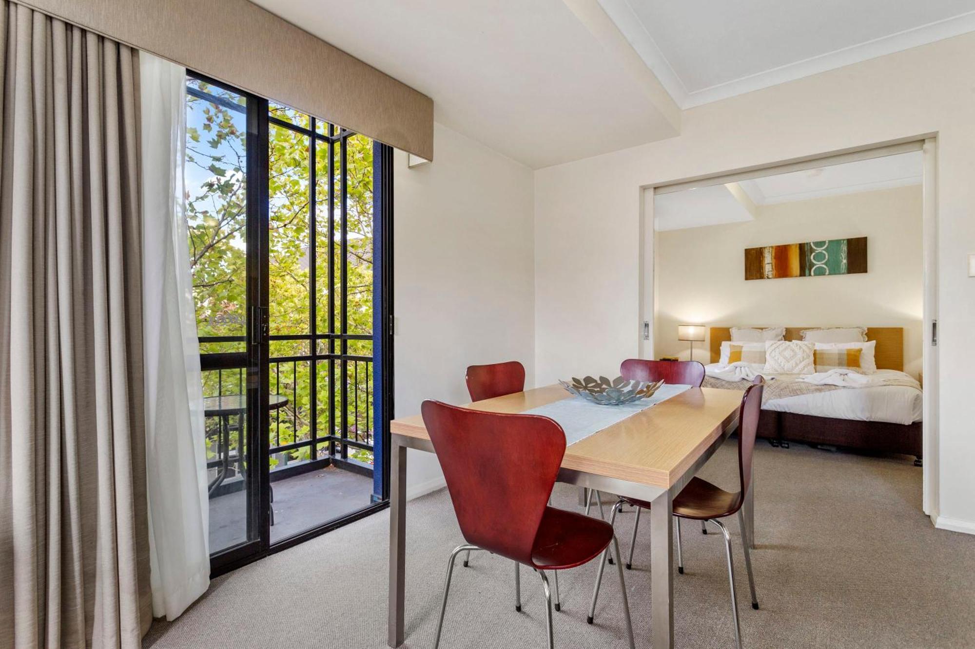Apartment 2bdr 1bth - Street Magic