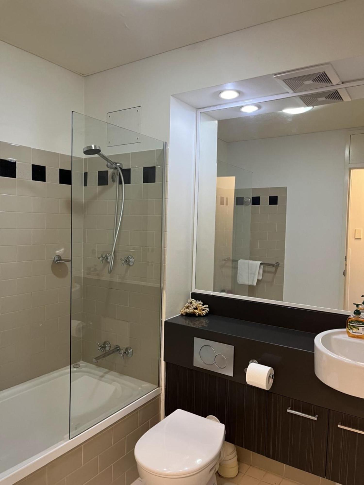 109 Simply Devine Hay St 2x2apt Poolgym *