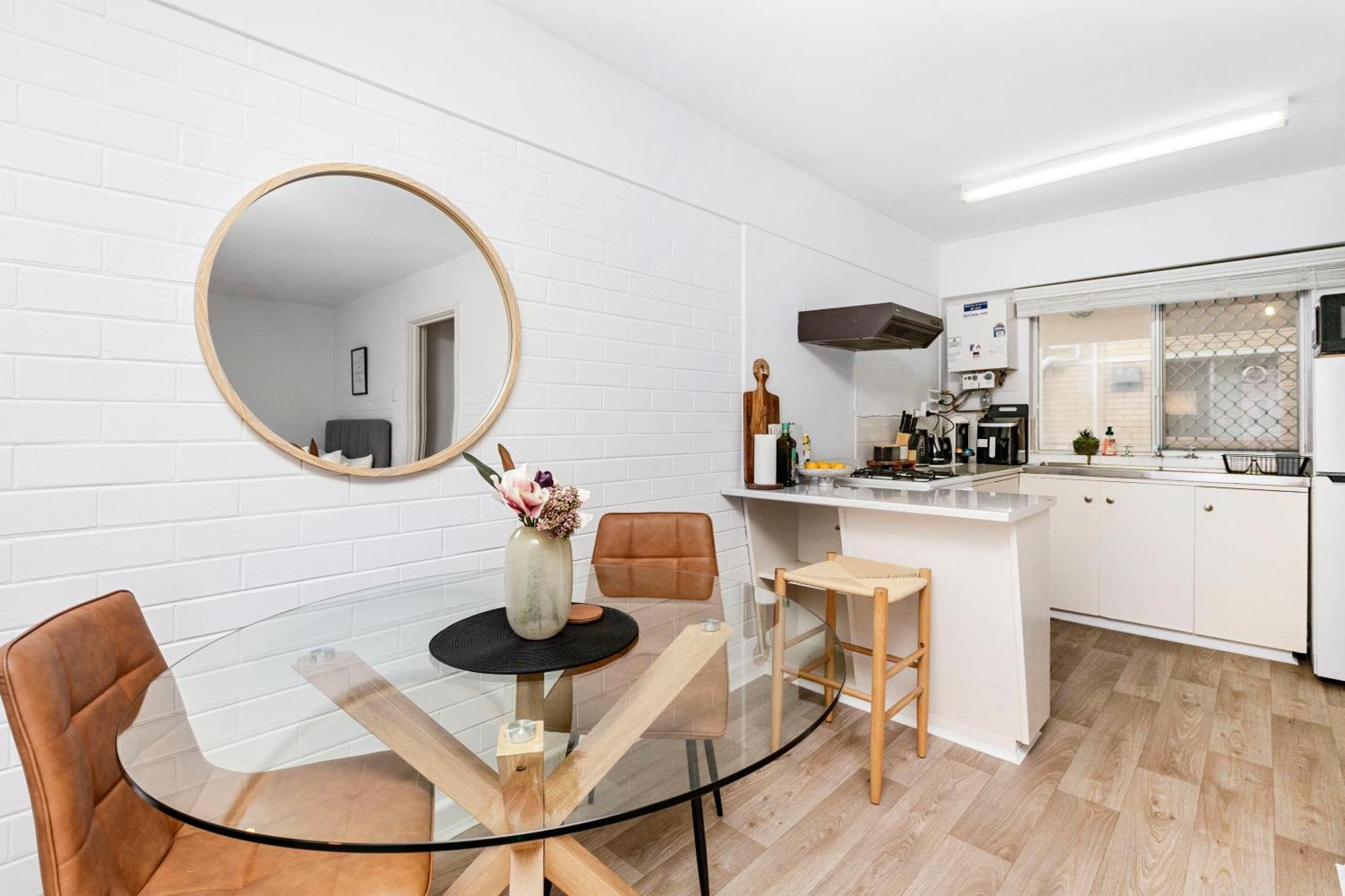 Urban Chic By 'the Strip' Pangsapuri Perth