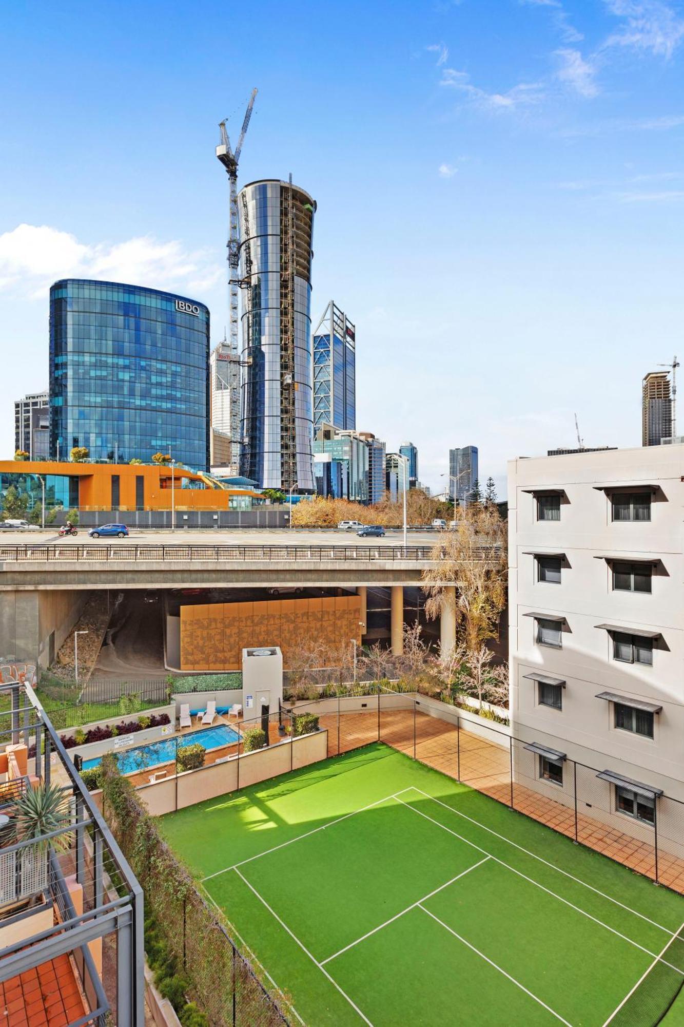 Apartment 1br View Gem On Mounts Bay Road *