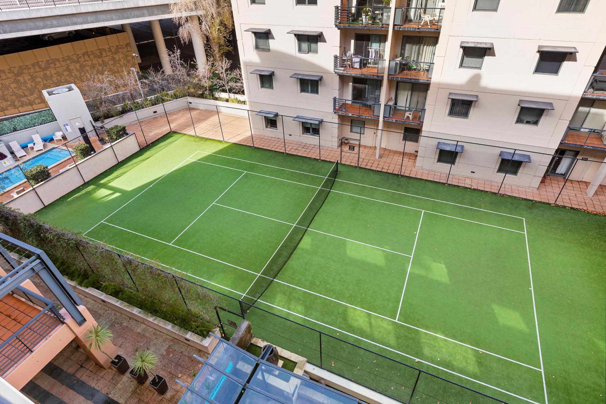 1br View Gem On Mounts Bay Road *