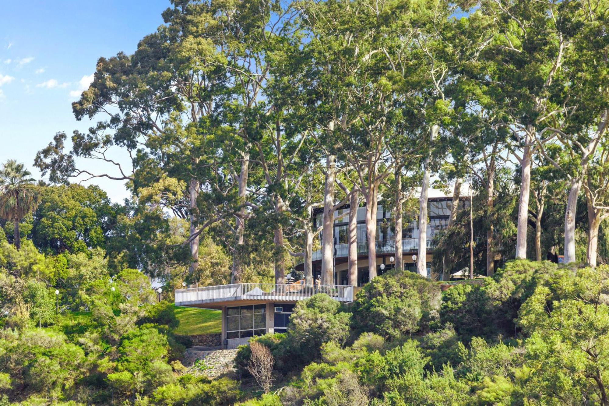 1br View Gem On Mounts Bay Road