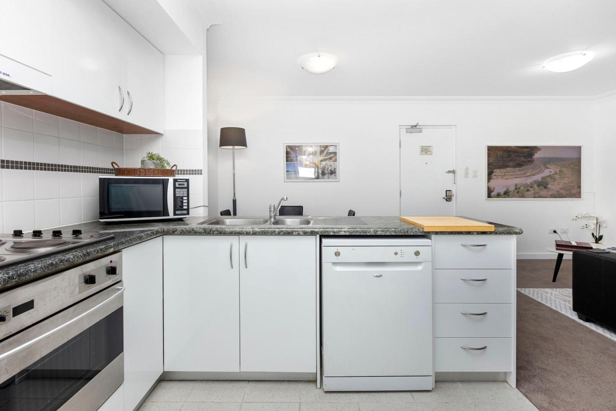 1br View Gem On Mounts Bay Road