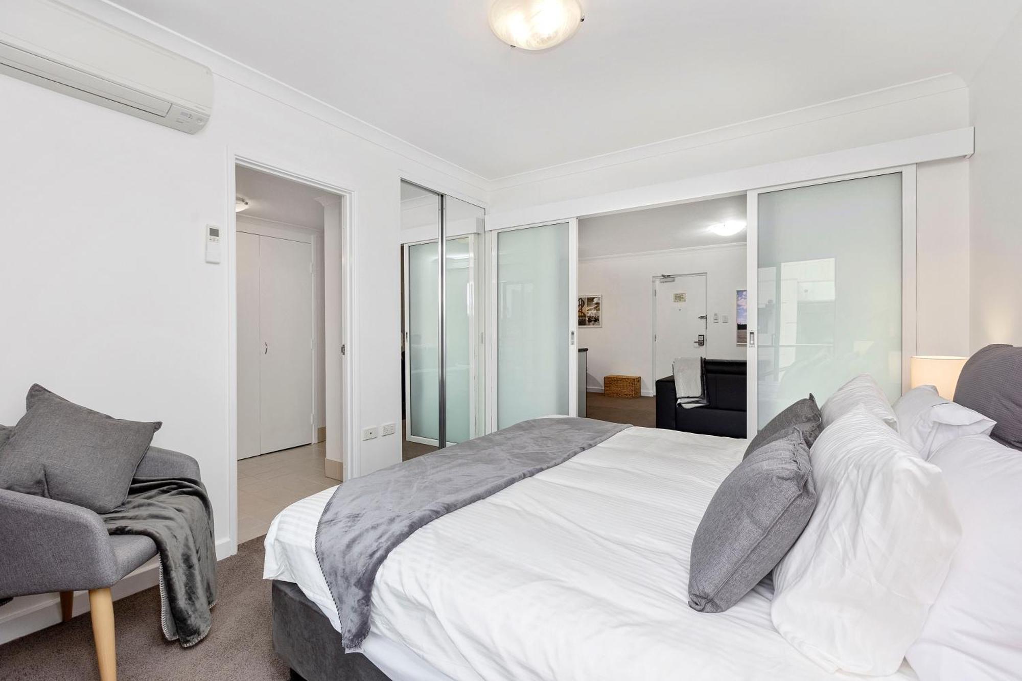 1br View Gem On Mounts Bay Road Apartment