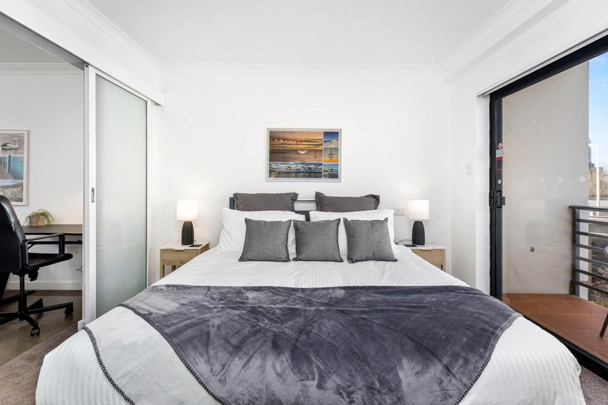1br View Gem On Mounts Bay Road Apartment Perth