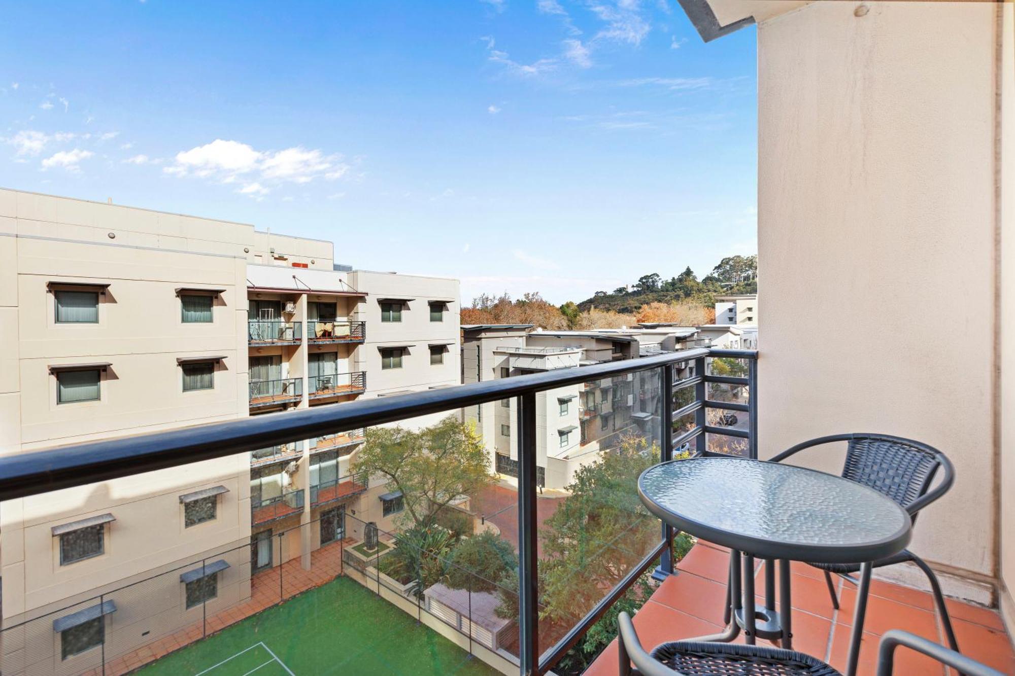 Apartment 1br View Gem On Mounts Bay Road