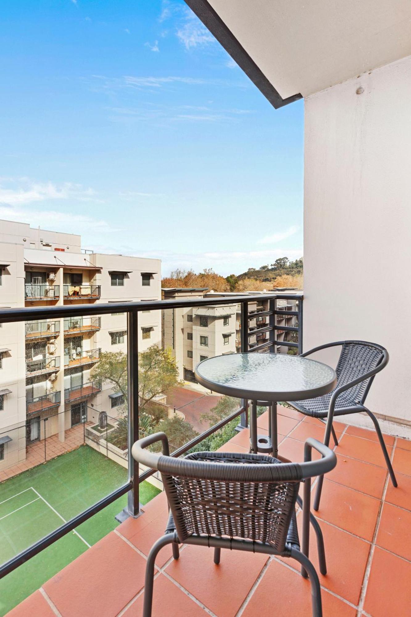 Apartment 1br View Gem On Mounts Bay Road *