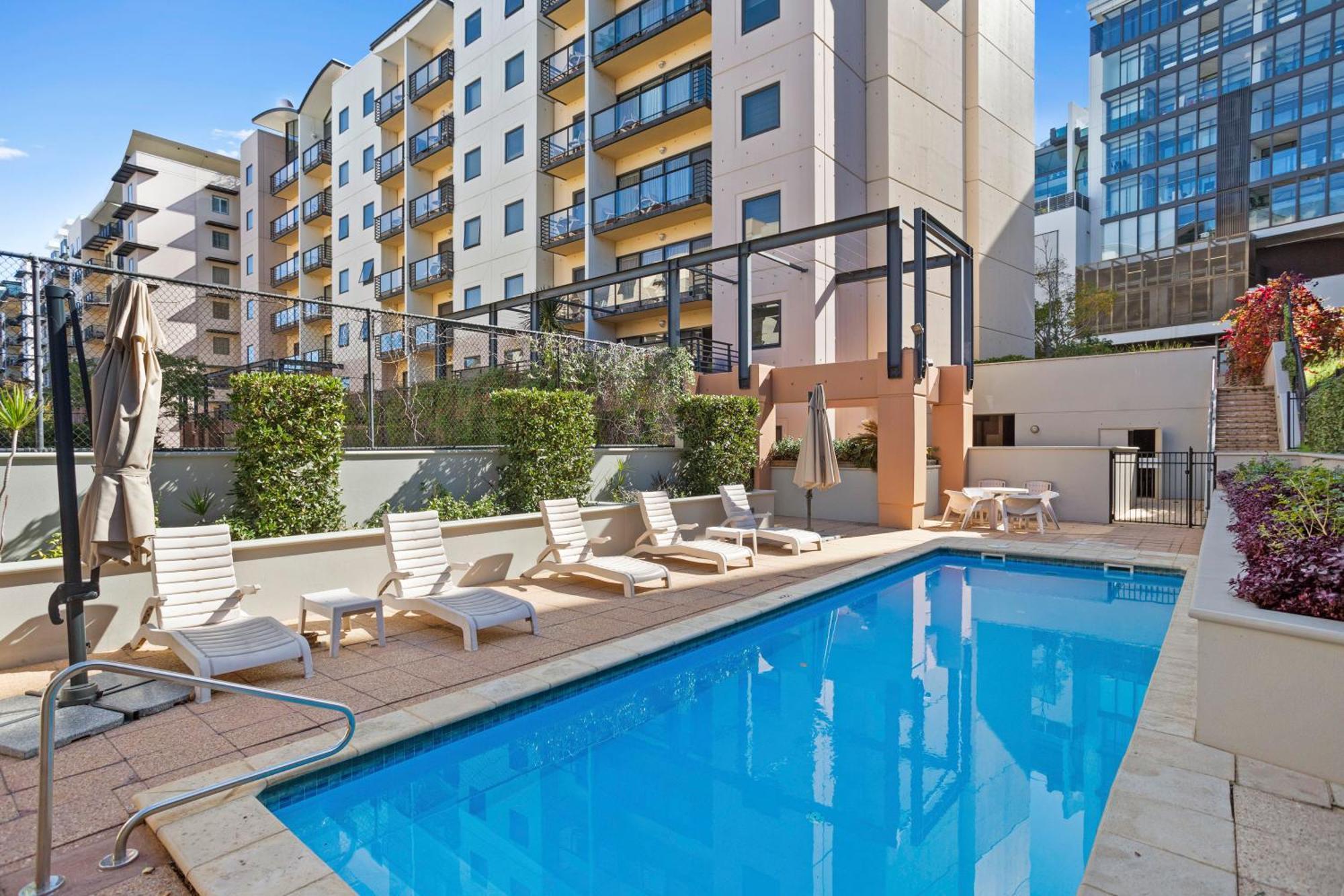1br View Gem On Mounts Bay Road Apartment