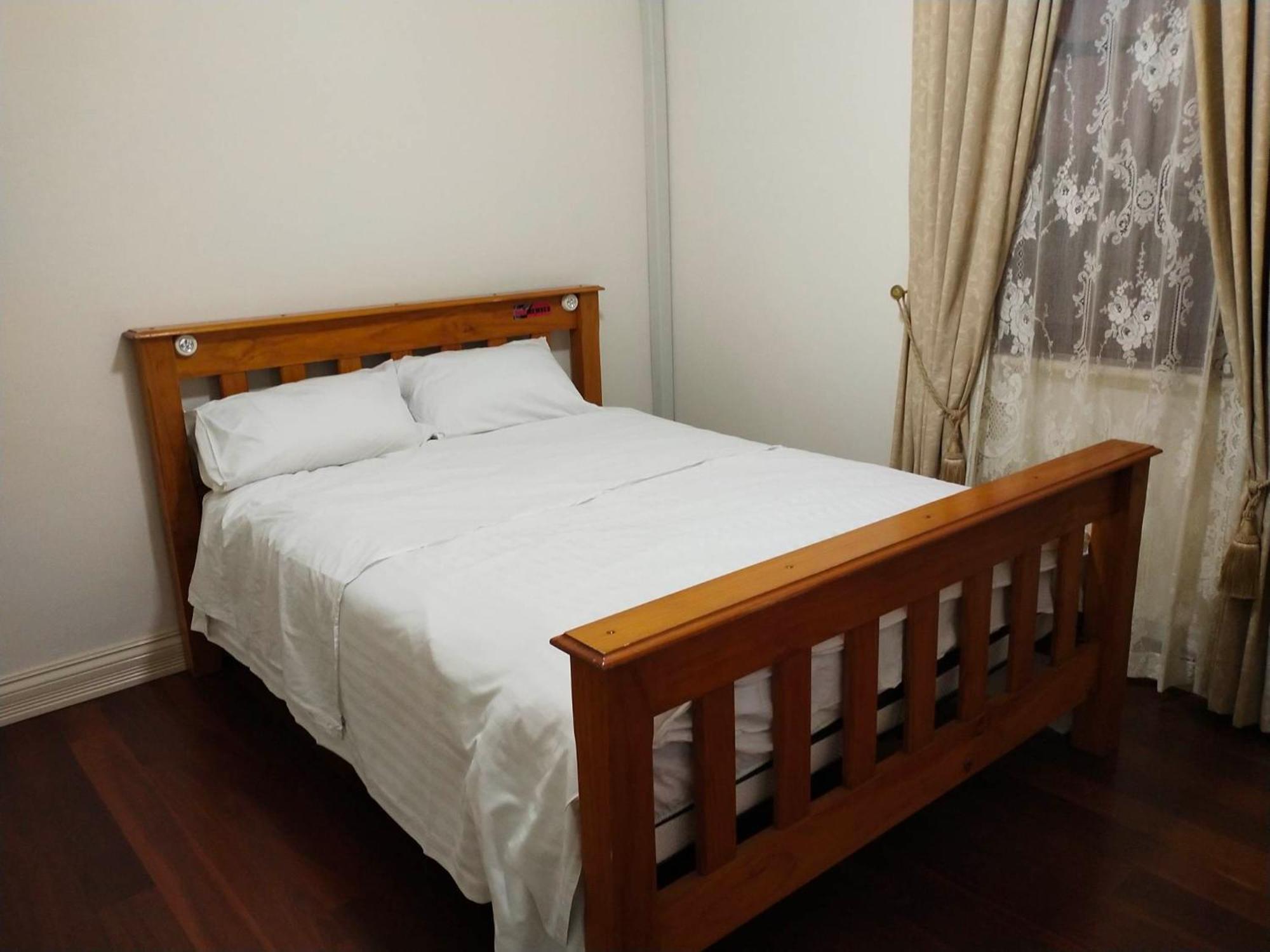 Quiet And Peaceful City Living With Free Parking Homestay Perth