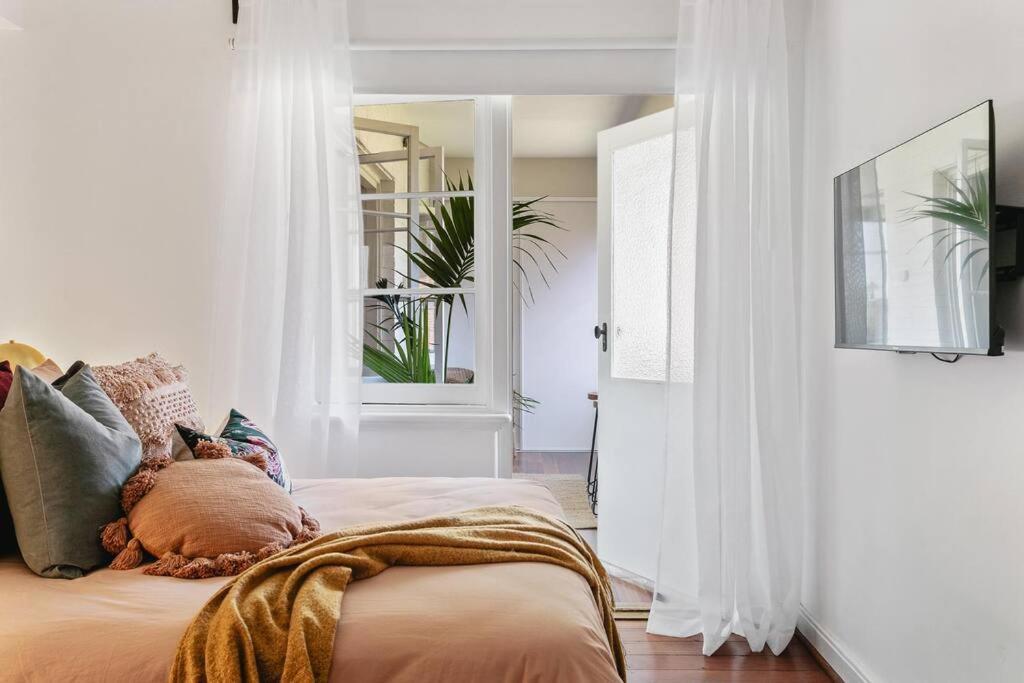 Vintage 2br Cbd W/river View Apartment