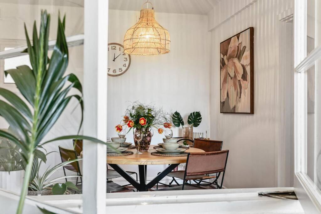 Vintage 2br Cbd W/river View *