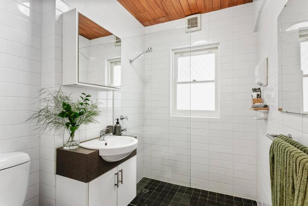 Vintage 2br Cbd W/river View *