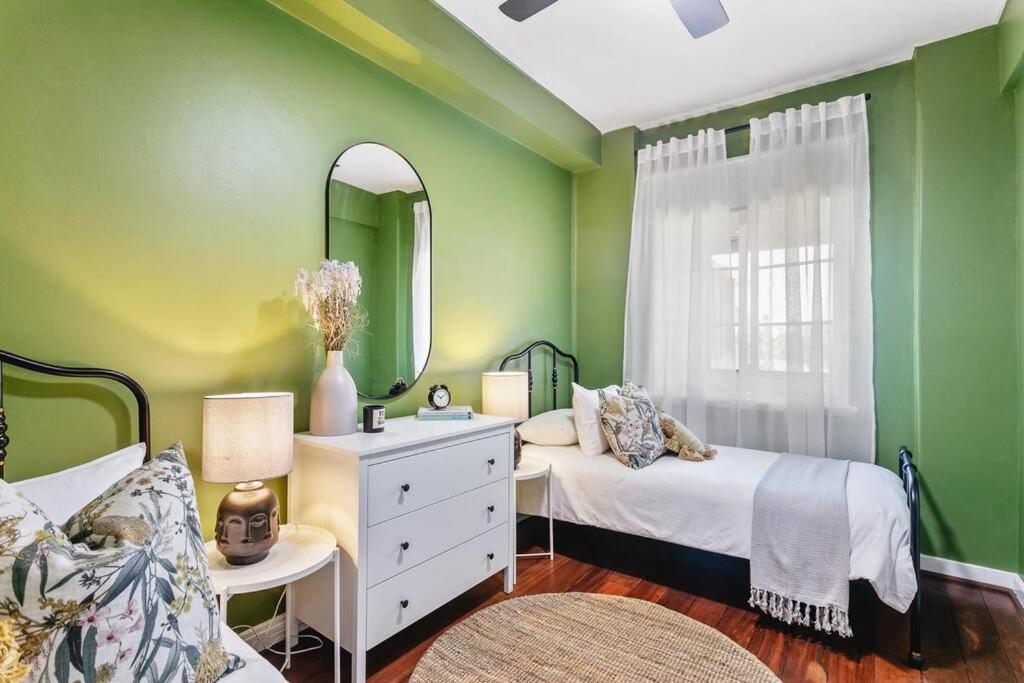 Vintage 2br Cbd W/river View