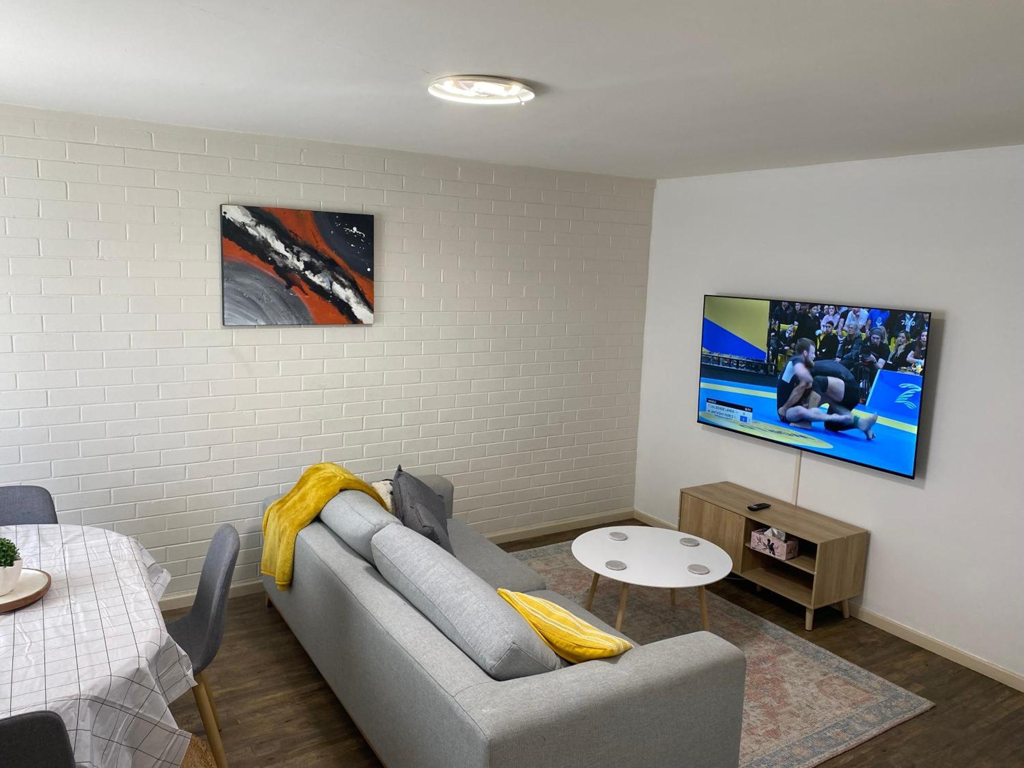 Affordable Inglewood Apartment+pool