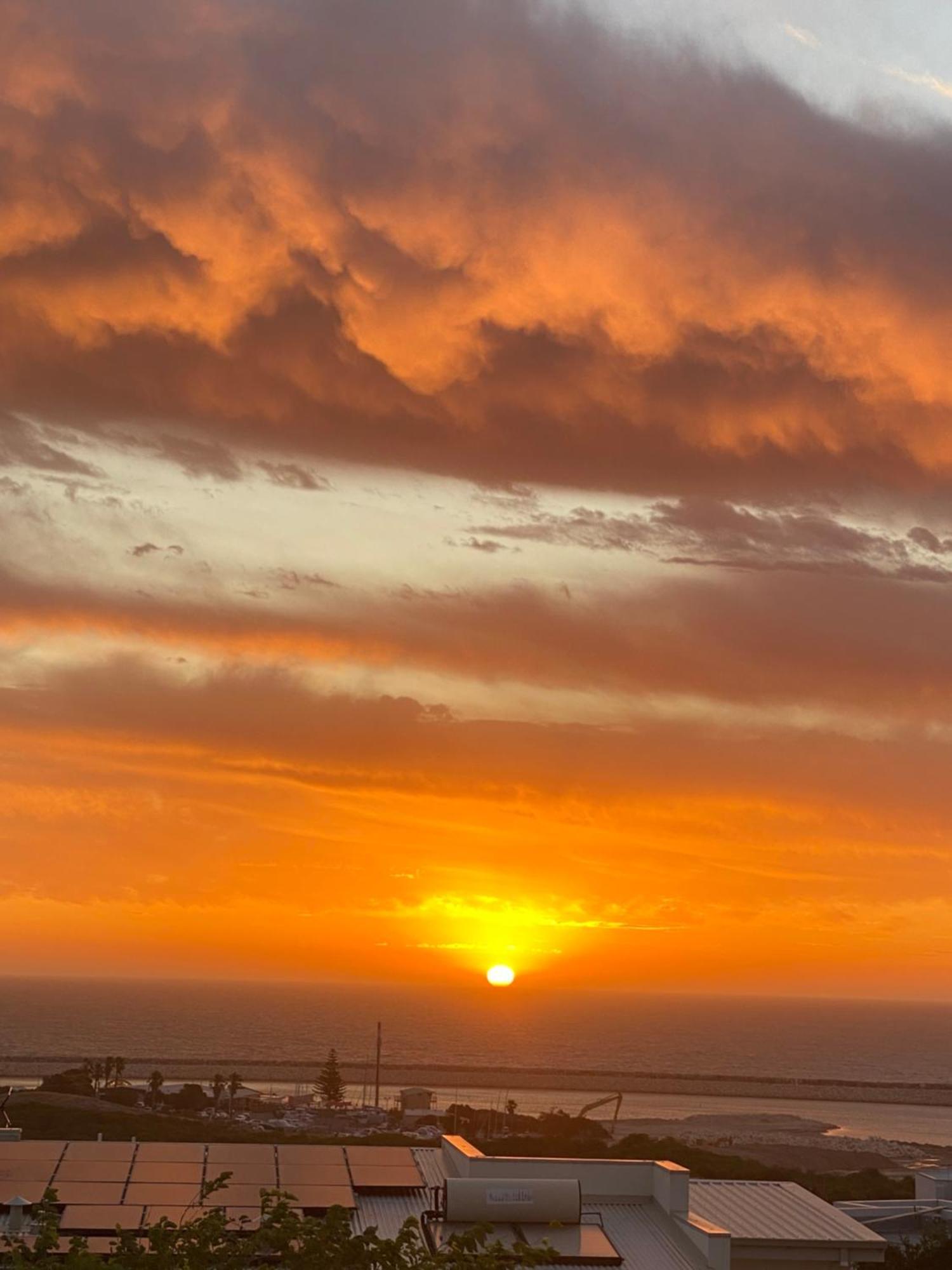 Sunny Ocean View Retreat Perth