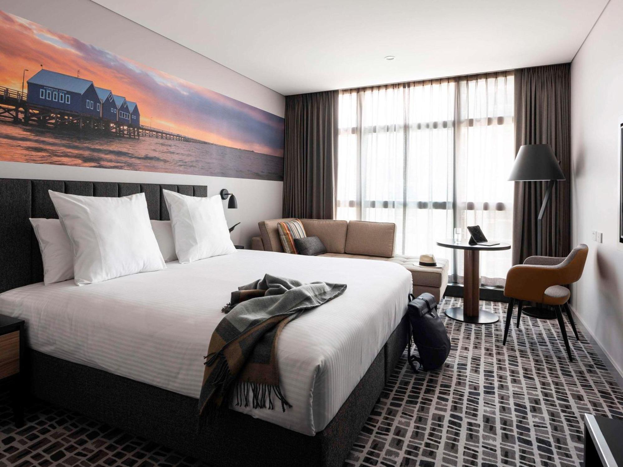 Novotel Murray Street Hotel 4*