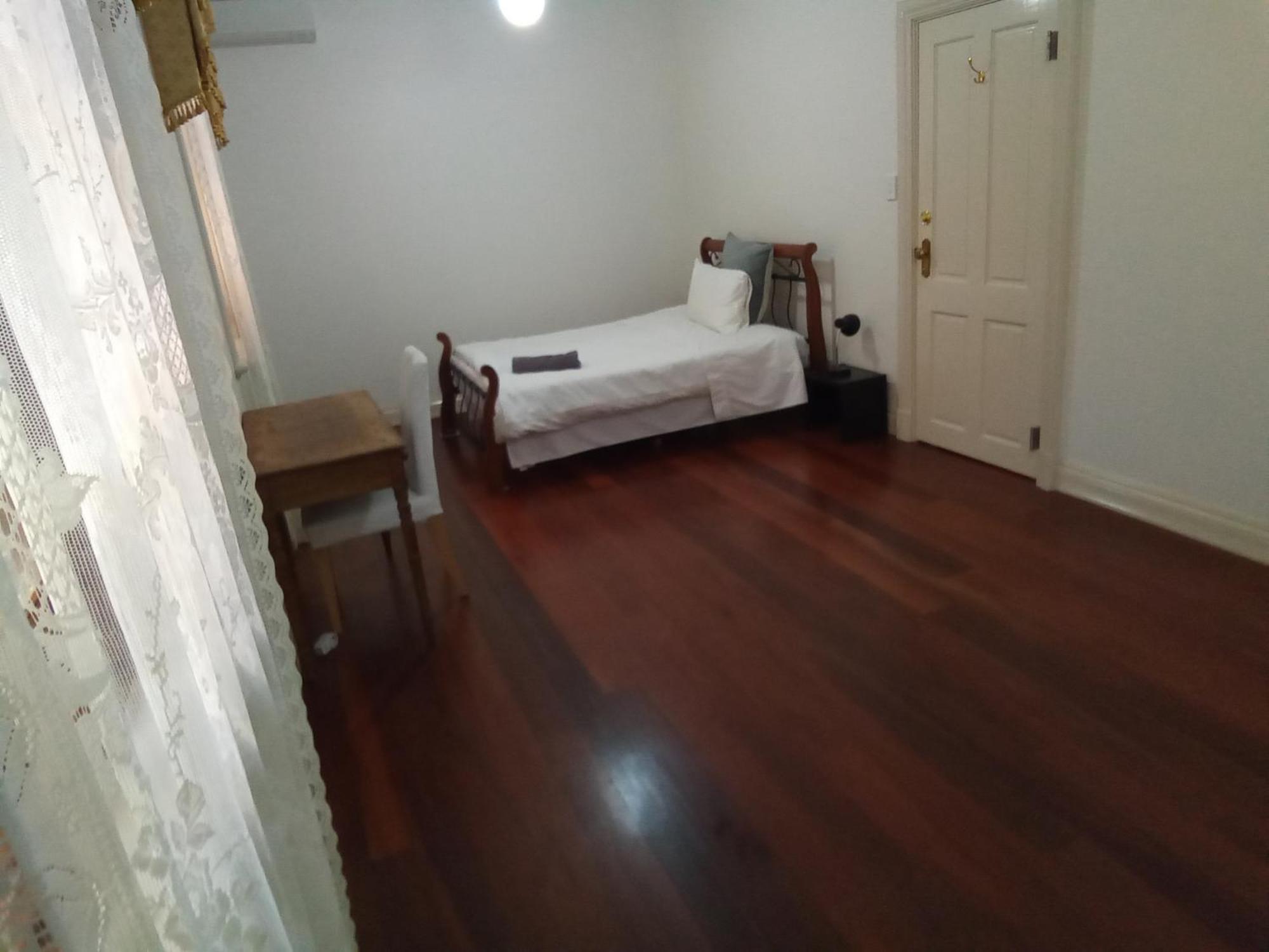 Heart Living-a Near New Federation Style House In The Heart Of Guest house