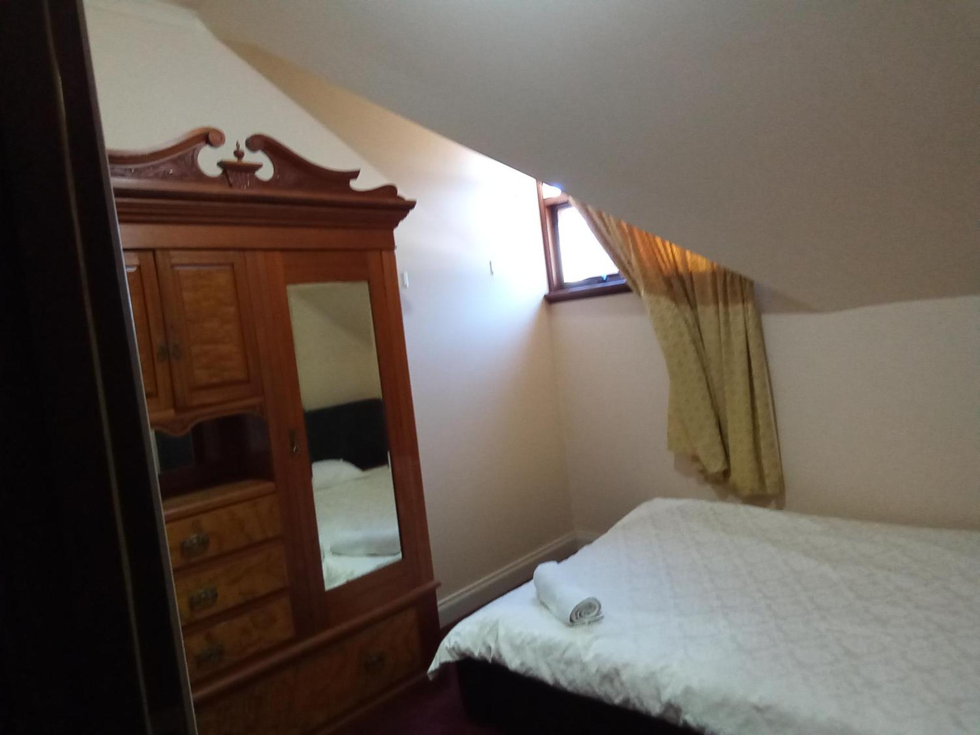 Heart Living-a Near New Federation Style House In The Heart Of Guest house Perth
